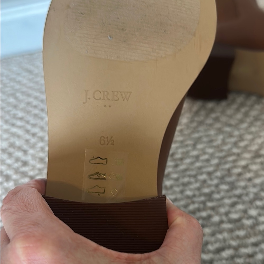 NWT: Elegant Brown Leather Ankle Boots - Picture 5 of 11